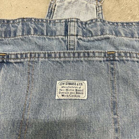 Levi Strauss & Co Overall Shorts Womens Size Large Cotton Denim Light/Med Wash - Picture 4 of 10